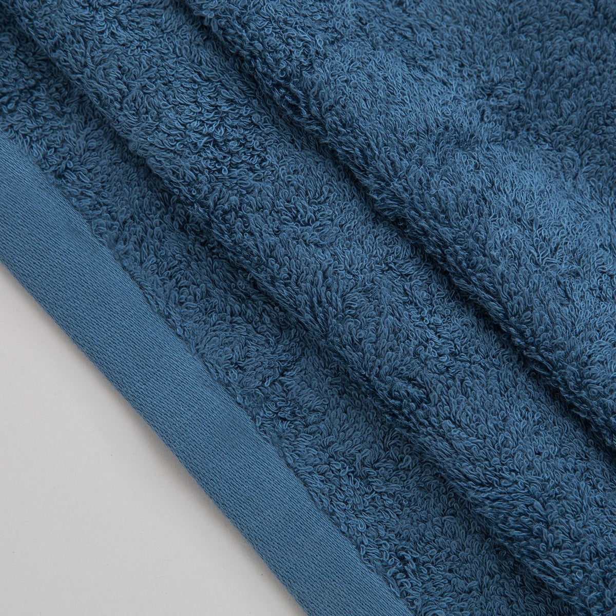 Kleur: Donkerblauw | Solid donkerblauw handdoek
