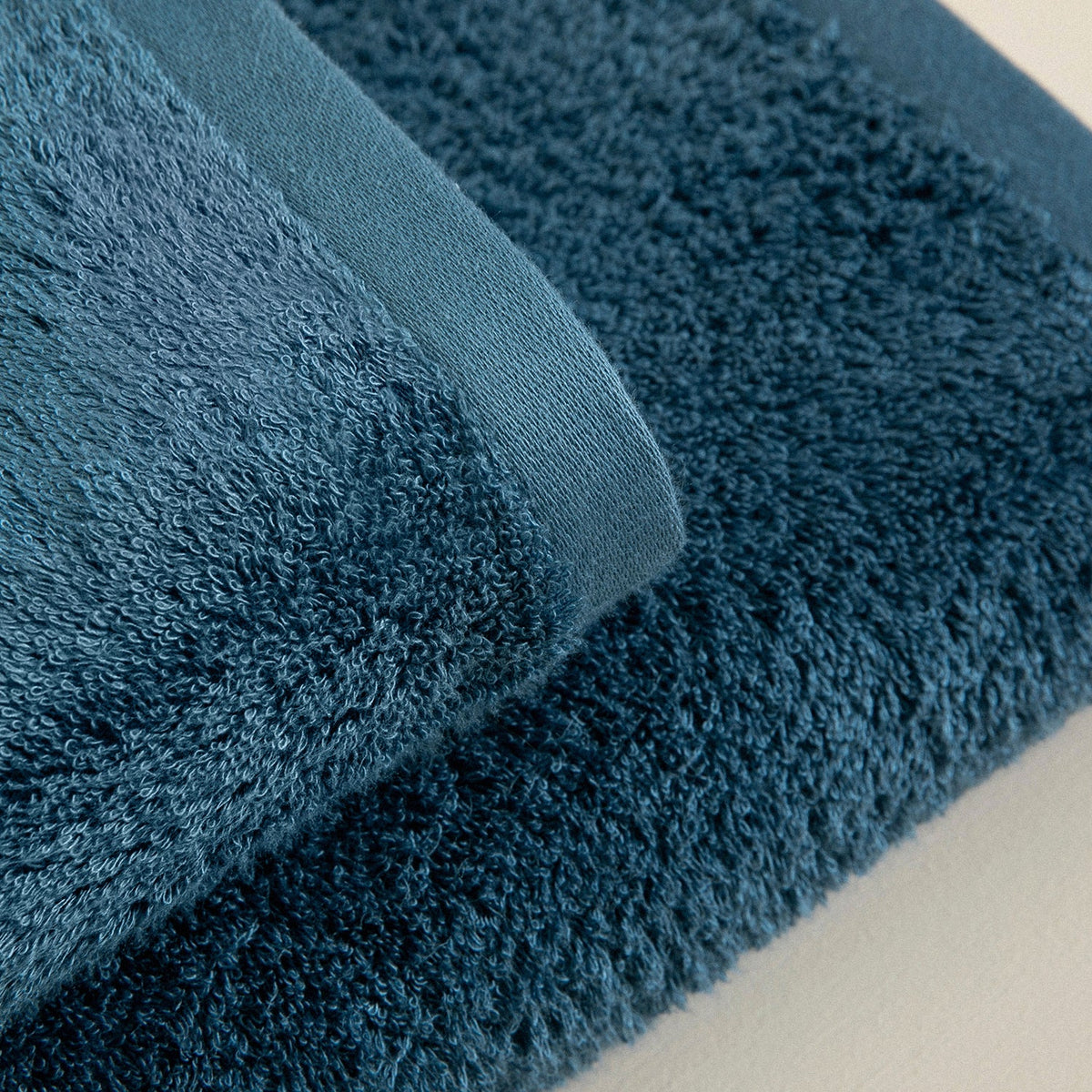 Kleur: Donkerblauw | Solid donkerblauw handdoek